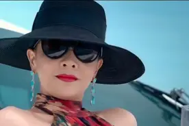 刘嘉玲惊艳场面，身材也很有料！！！视频封面