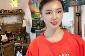 一个不务正业的老板，打着客栈的旗号做手工披萨，一天只做三份视频封面