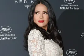 萨尔玛·海耶克 (Salma Hayek)活动现场，红毯风采！视频封面