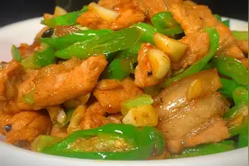 不去湖南也可以吃到正宗的青椒炒肉，今天教你在家做，实在太香了视频封面