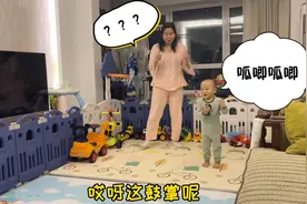 23个月孙子模仿50岁奶奶这样走路？越走越上劲，简直让人哭笑不得视频封面