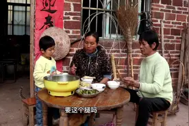 自养的正宗土鸡，广西农村人传统白切鸡做法，皮脆肉嫩，非常香视频封面