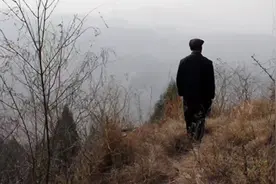 民间故事：小儿子把棉被捡回来吓了一跳视频封面