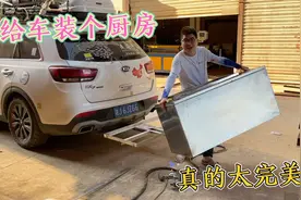 自驾旅行，小多给车后装了个大箱子，可以装很多东西，太完美了！视频封面
