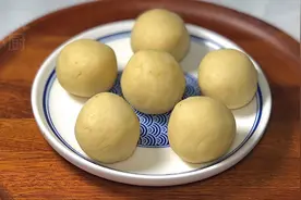 在家自制莲蓉馅，方法简单一点儿也不难，无糖少油更健康