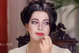 多娜泰拉·达米亚妮:风情万种,妩媚动人,女人味十足视频封面