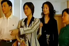 两个女人是一对好闺蜜，谁想到闺蜜竟瞒着她和她老公搞一起了视频封面