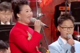 王丽达携儿子汤鼎梁演唱《今天是你的生日》精彩的演绎，震撼全场视频封面
