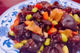 毛豆加上黑木耳  不仅仅是美味  还能让你越吃越健康 喜欢就收藏视频封面