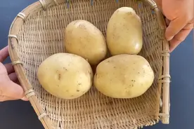 土豆切成条放冰箱里真厉害，男人的拿手绝活每次上桌都都光盘。