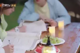 暗格：陈哲远化身奶系学霸，一撒娇学长都扛不住，小鹿眼太撩了图片