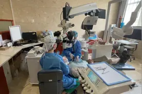 小伙给牙齿正畸，竟要先减肥！暑假这个门诊异常火爆，大小脸、地包天，龅牙……期待变美！｜第医线图片