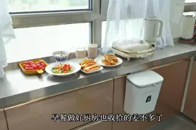 一家4口蜗居北京40平小家 日子忙碌但夫妻一起为家付出的氛围真好视频封面