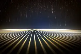 恐怖电音：《Paris》