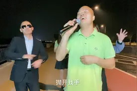 开心的不得了，隔着屏幕都觉得快乐，听完这首歌曲可以减压的视频封面