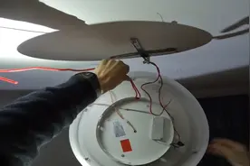 更换卧室吸顶灯教程，每一步都是精华，老电工的细节很重要