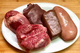 重口味早餐：猪杂薏米汤，潮汕人大多都爱吃，清淡鲜甜又去湿视频封面