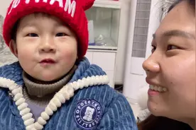 新车手续办完回到家，看到儿子笑的那一刻，就知道以后会越过越好视频封面