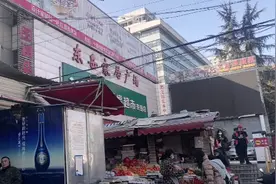 十堰东岳美食一条街，几代人刻骨铭心的记忆，最难忘东岳臭豆腐。