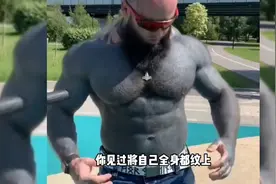 全身黑色纹身的健美运动员｜肌肉黑猩猩视频封面