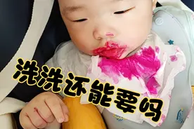 六个月宝宝第一次吃火龙果 场面不可控制 你们给宝宝吃了嘛