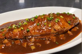 厨师长教你酱烧黄鱼的家常做法，步骤详细，鲜嫩入味下酒又下饭