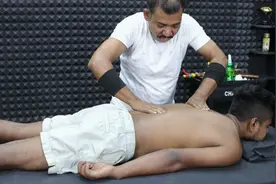 印度按摩大师阿西姆灵气背部按摩视频封面