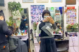 北京胡同大杂院里的理发店，洗剪吹25，焗油理发花了多少钱视频封面