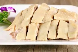 广东白切鵝这么好吃！制作过程卻那麼簡單！肉嫩多汁一看就流晒水