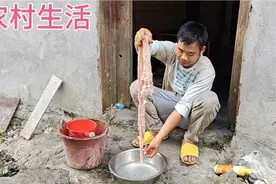 农村光棍没有老婆，三天两头搞猪大肠来吃，已经过上了小康生活视频封面