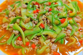 教你西葫芦超好吃的做法，步骤详细，鲜香入味，下酒又下饭，真香