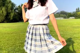 十八岁女同学被男教师叫进办公室补作业...视频封面