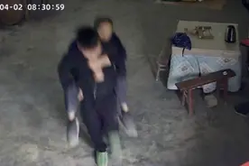 非常感谢左邻右舍对我爸爸的照顾，愿各位都平安幸福。视频封面