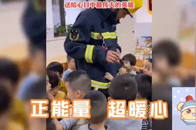 暖心时刻！小朋友天真无邪的笑容，也许这就是我们想一直守护的。