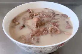 广东养生汤。罗汉果猪肺菜干汤，滋补润肺，清甜香浓，值得收藏！视频封面
