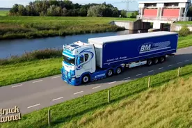 【汽车文化】公路列车 Scania S650 V8|斯堪尼亚卡车改装 欧卡随视频封面