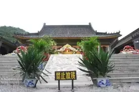 真正的寺院不收香火钱。正真的出家人是这样的视频封面