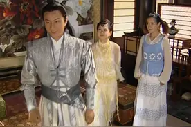 小龙虾当街逃跑视频封面