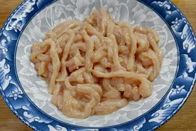 无论炒什么肉，不要再放淀粉了，大厨教你正确方法，肉丝香嫩入味