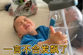 六六自己吃饭收碗洗手一系列流程很老手 转身偷偷干坏事还有理哭视频封面