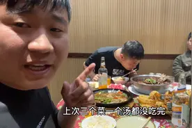 东北五个人点四个菜，南方网友表示太抠，小开说不是小气真吃不了视频封面