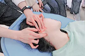 给学生找完骨穴，紧张到出汗