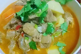 土豆炖牛腩，有人焯水有人直接炖，教你正确做法，软烂不柴无腥味