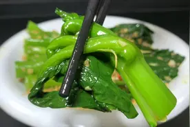 白灼菜心，广东经典的家常菜，又脆又绿又好吃，做法原来这么简单视频封面