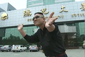狂飚｜高启盛走路摇头VS征服周国权摇头摆尾#狂飚#高启盛走路视频封面