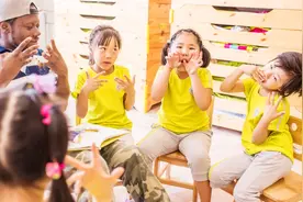 谎言:亚裔男性不如白人男性有魅力，不受女性欢迎视频封面