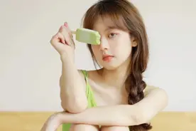 甜美少女 居家私房人像摄影写真视频封面