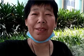 农村老头子，老大妈。闲言碎语把拍视频的两个年轻人逼出了家乡。视频封面