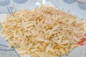一样是虾皮，选“黄的”还是“白的”渔夫教您一招，看完别乱买了视频封面