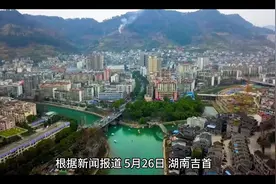 4岁男童模仿动画，撑着雨伞，从阳台跳下视频封面